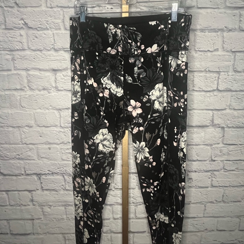 Victoria's Secret Incredible Essential Pocket Leggings Black Floral Size 16 1x